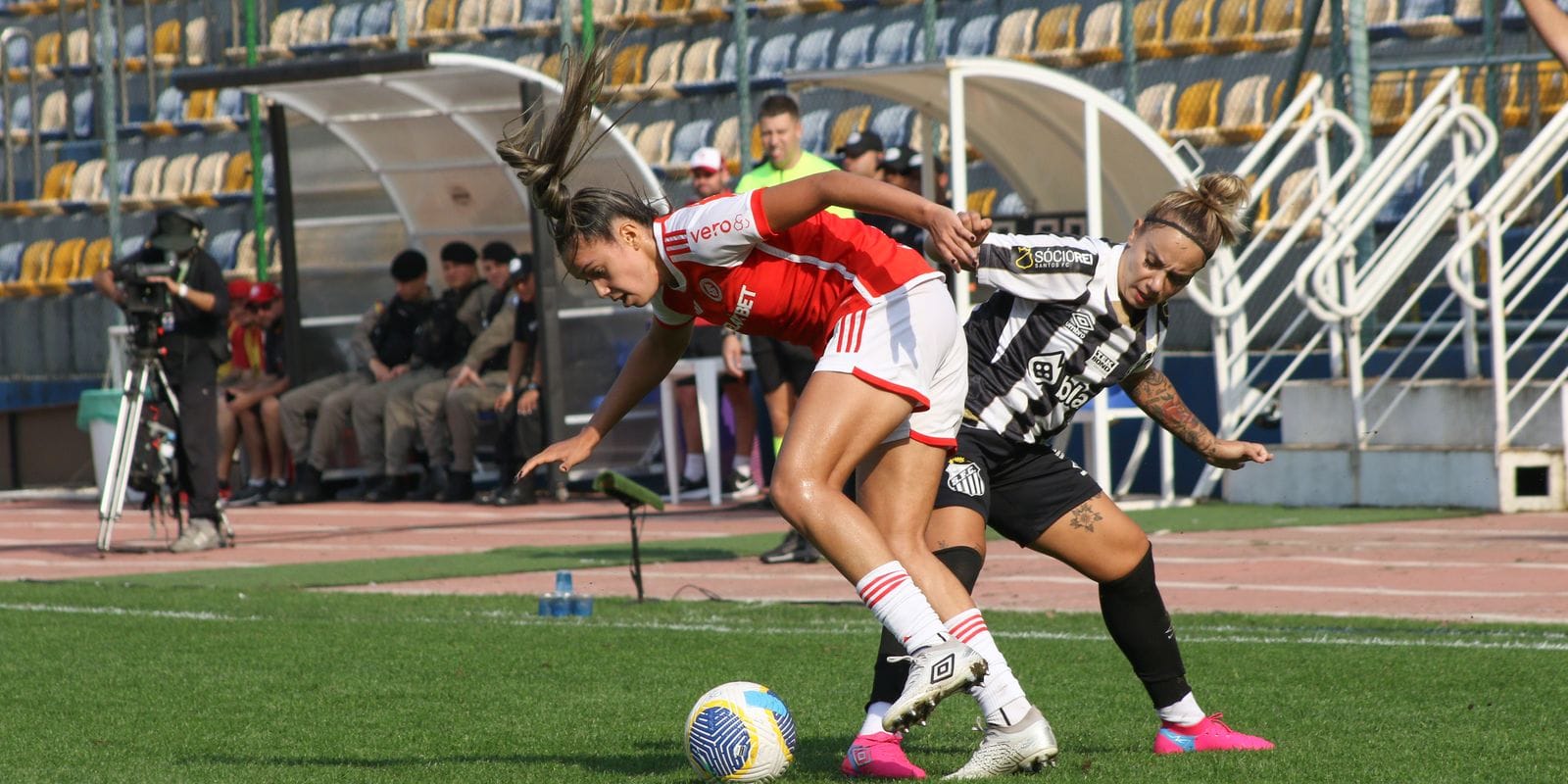 Confronto entre Internacional e Santos no Brasileirão Feminino promete emoção