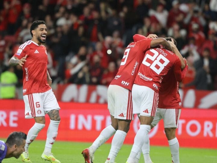 Internacional supera Fluminense e se afasta da zona de rebaixamento no Brasileirão