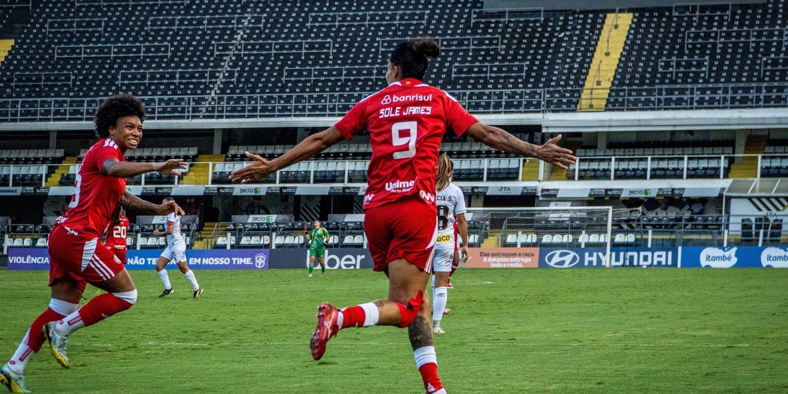 Internacional vence Santos por 3 a 0 no Brasileirão Feminino