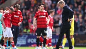 Wrexham Frustra Empate e Desperdiça Oportunidade de Acesso à Premier League