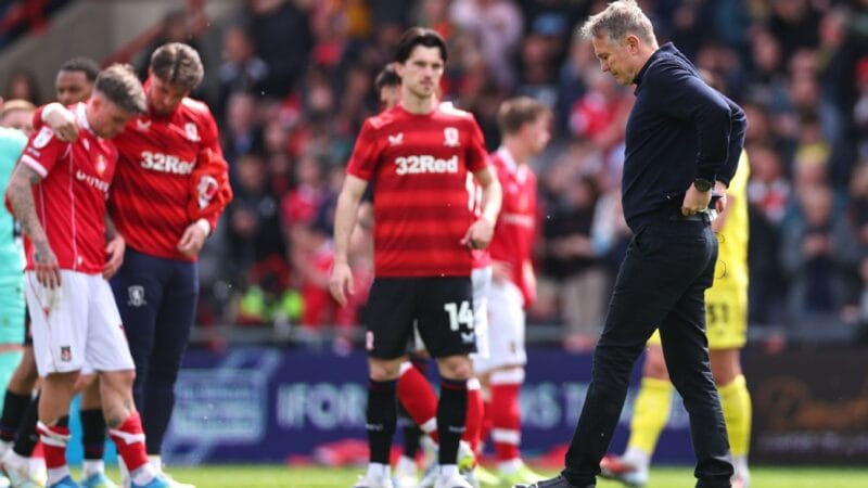 Wrexham Frustra Empate e Desperdiça Oportunidade de Acesso à Premier League