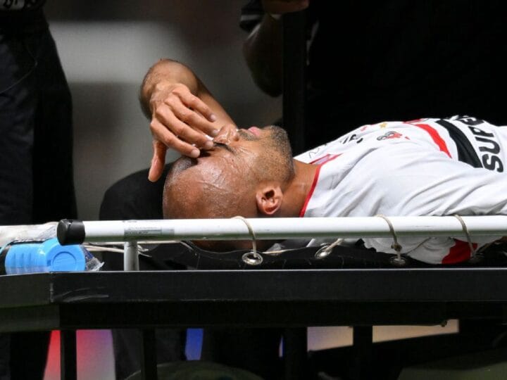 Drama em Campo: Lucas Moura Sofre Lesão em Partida do Campeonato Brasileiro