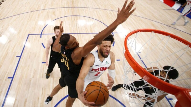 Pistons Superam os Cavaliers em Jogo Intenso