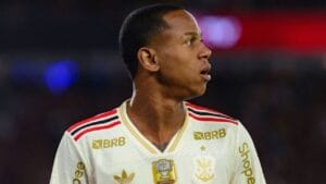 Wallace Yan fora da lista do Flamengo para o confronto na Libertadores