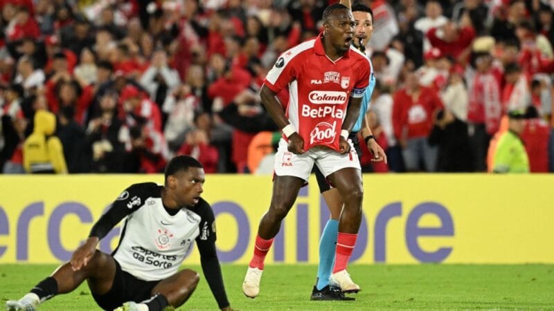 Corinthians Salva Empate em Jogo Dramático na Colômbia