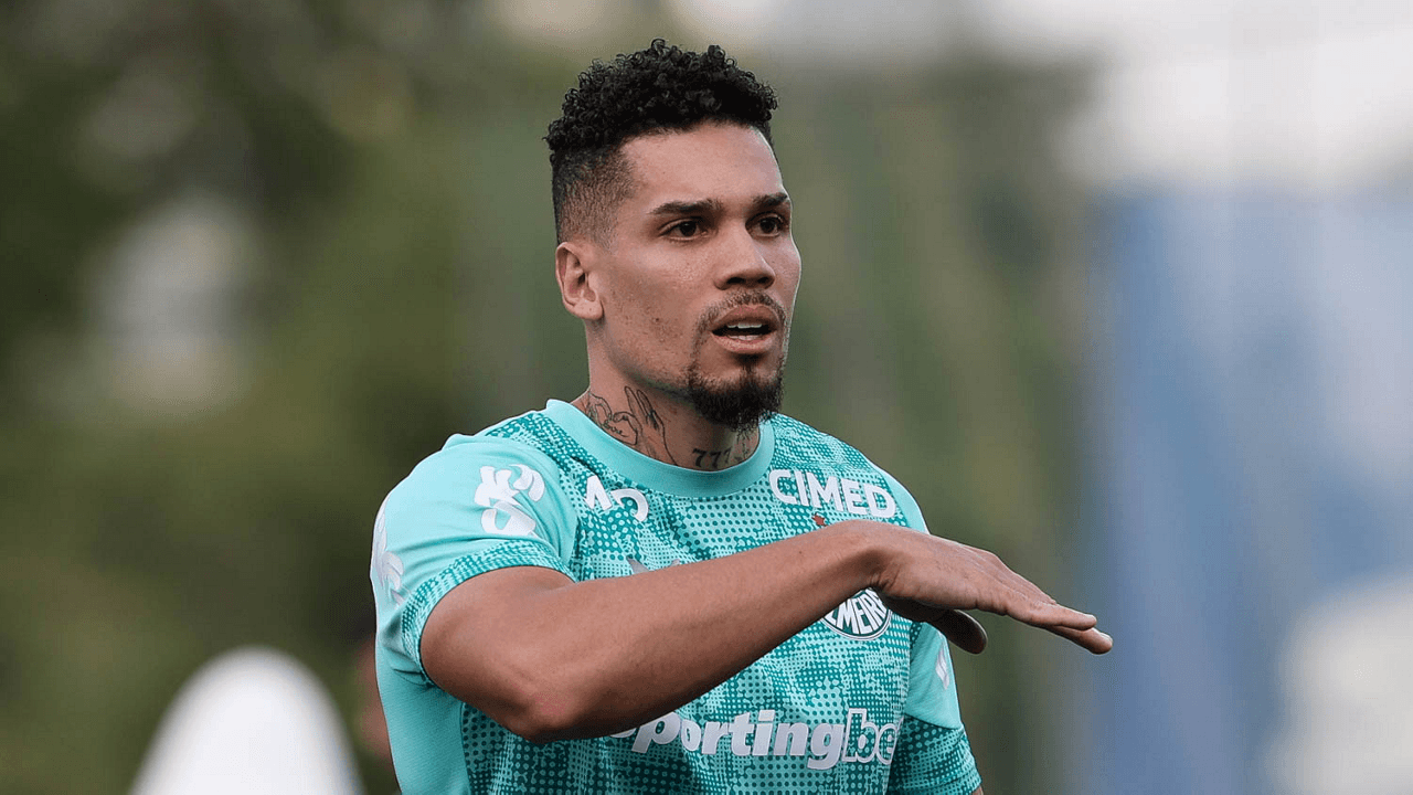 Paulinho pode estrear como reforço no confronto contra o Cruzeiro
