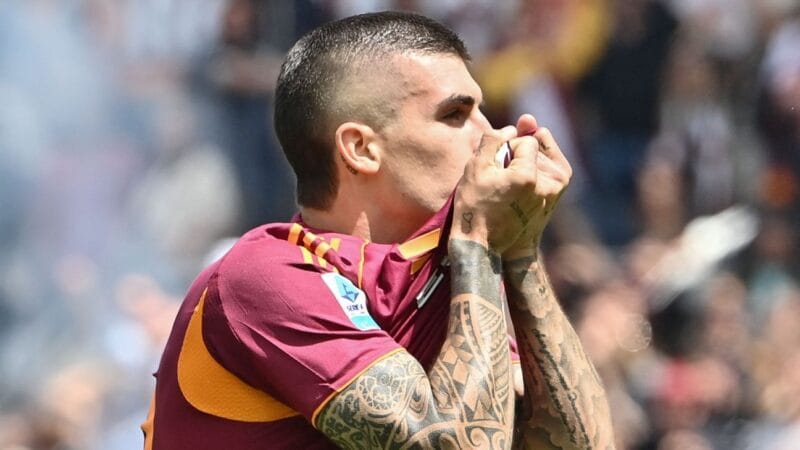 Roma Conquista Clássico Mesmo com Expulsão de Wesley