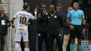 Neymar é Substituído Após Sentir Desconforto na Panturrilha Durante Jogo