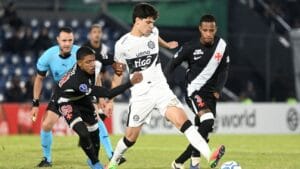 Vasco sofre virada do Olimpia e se complica na Sul-Americana