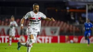 São Paulo Confirma Rescisão de Dória e Futuro do Jogador Permanece Indefinido