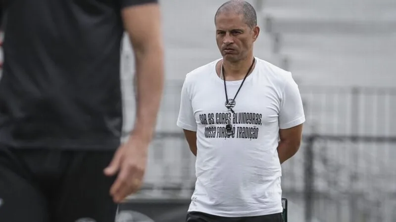 Chapecoense Negocia a Contratação de Alex para Substituir Fábio Matias