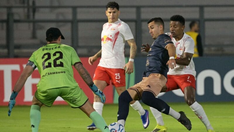 Red Bull Bragantino avança nos playoffs após vitória sobre Carabobo