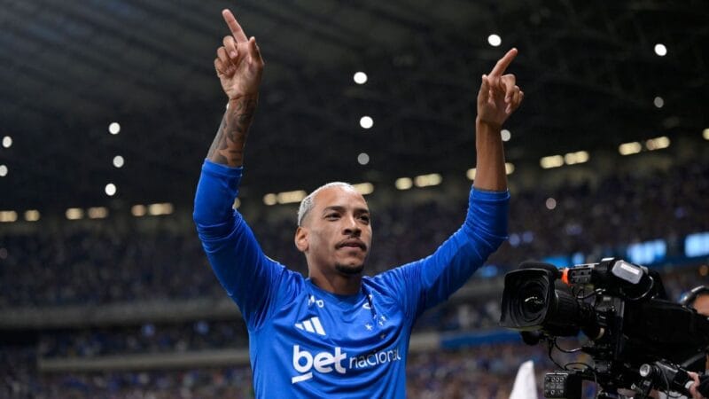 Matheus Pereira Brilha com Gol de Placa e Cruzeiro Goleia na Competição