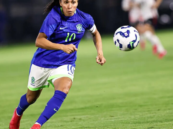 Marta é convocada para amistosos contra os EUA e marca retorno à seleção brasileira feminina
