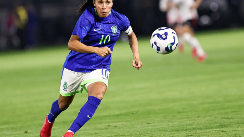 Marta é convocada para amistosos contra os EUA e marca retorno à seleção brasileira feminina