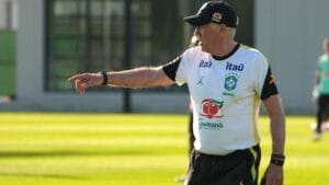 Ancelotti Compartilha Experiência Inédita em Treinamento de Seleções