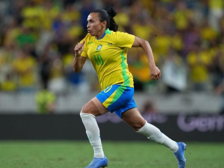 Desafios e Conquistas da Seleção Brasileira Feminina: Um Olhar Aprofundado