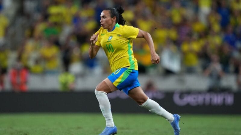 Desafios e Conquistas da Seleção Brasileira Feminina: Um Olhar Aprofundado