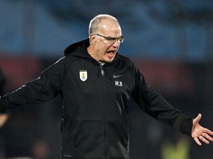 Bielsa Chega e Fala em Breve Entrevista: Expectativas e Primeiras Impressões