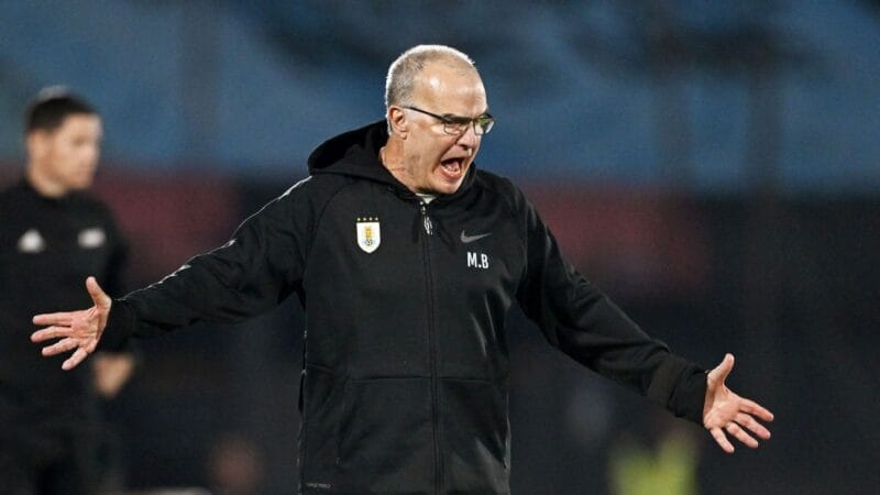Bielsa Chega e Fala em Breve Entrevista: Expectativas e Primeiras Impressões