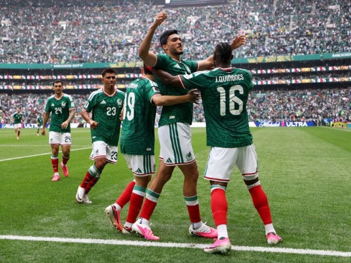 México inicia Copa com vitória sobre a África do Sul no Estádio Azteca