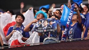 A Imersão da Torcida Japonesa na Copa do Mundo: Uma Aula de Entusiasmo e Organização