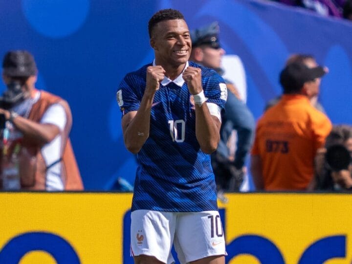 Mbappé brilha na estreia da França na Copa do Mundo e responde a polêmicas