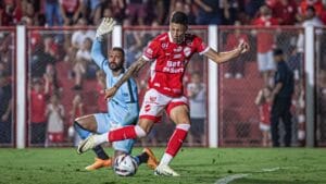 Flamengo Avalia Proposta para Reforçar Ataque com Jogador de Time Desconhecido