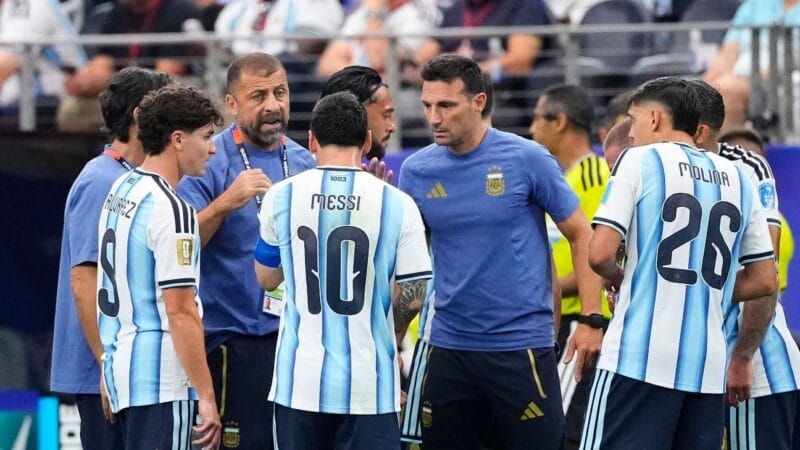Lionel Scaloni Elogia Espírito Coletivo da Argentina Após Vitória Contra a Áustria