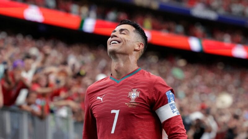 Cristiano Ronaldo: A Lenda Portuguesa Que Quebra Recordes e Encanta o Mundo