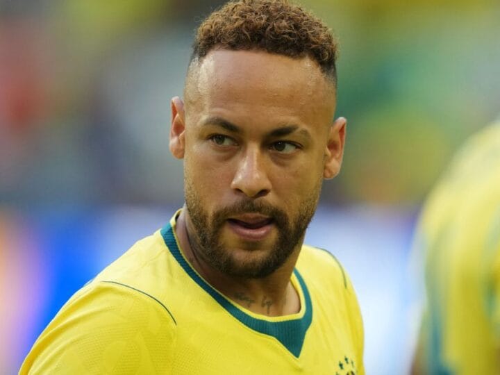 Neymar Retorna à Seleção Brasileira e Faz História com a Camisa 10