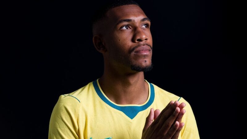 Rayan se destaca como titular na Seleção após lesão de Raphinha