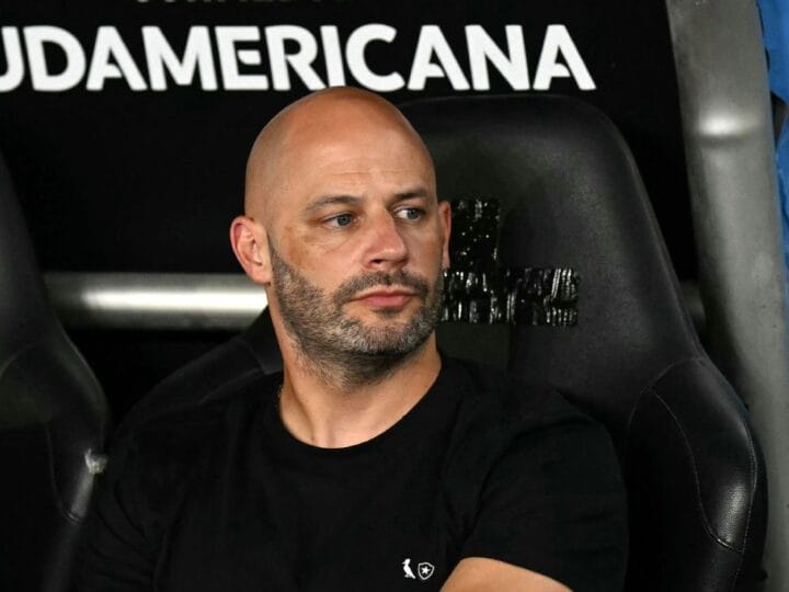 Vasco Aceita Multa e Avança em Negociações com o Botafogo