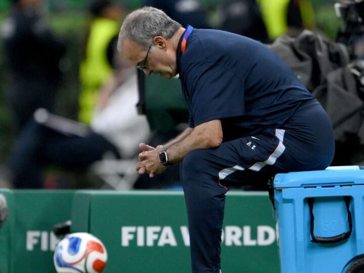 Muslera Expressa Desejo de Deixar Seleção Uruguaia, Afirma Bielsa
