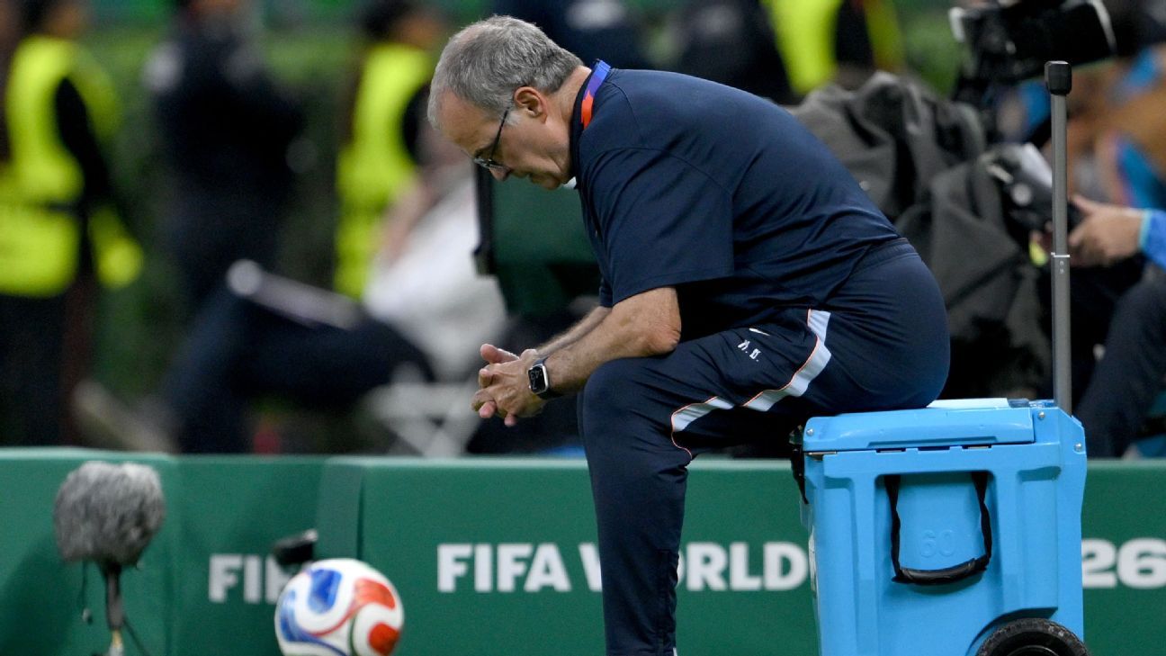 Muslera Expressa Desejo de Deixar Seleção Uruguaia, Afirma Bielsa