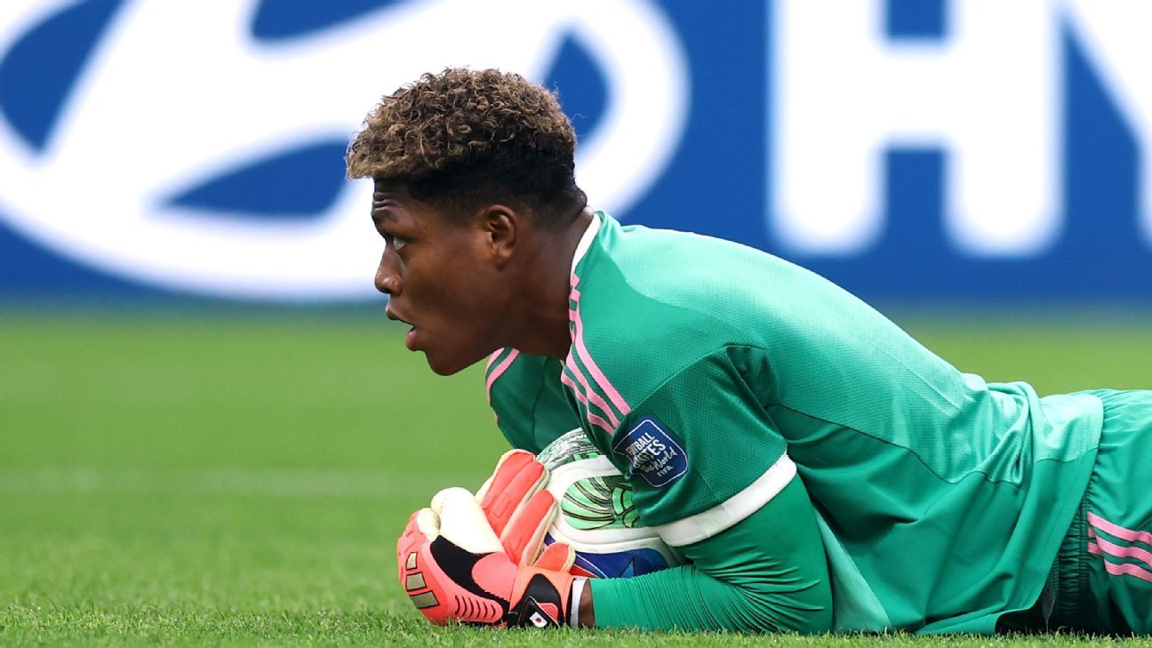 Zion Suzuki brilha como goleiro dos Samurais Azuis no Mundial contra o Brasil