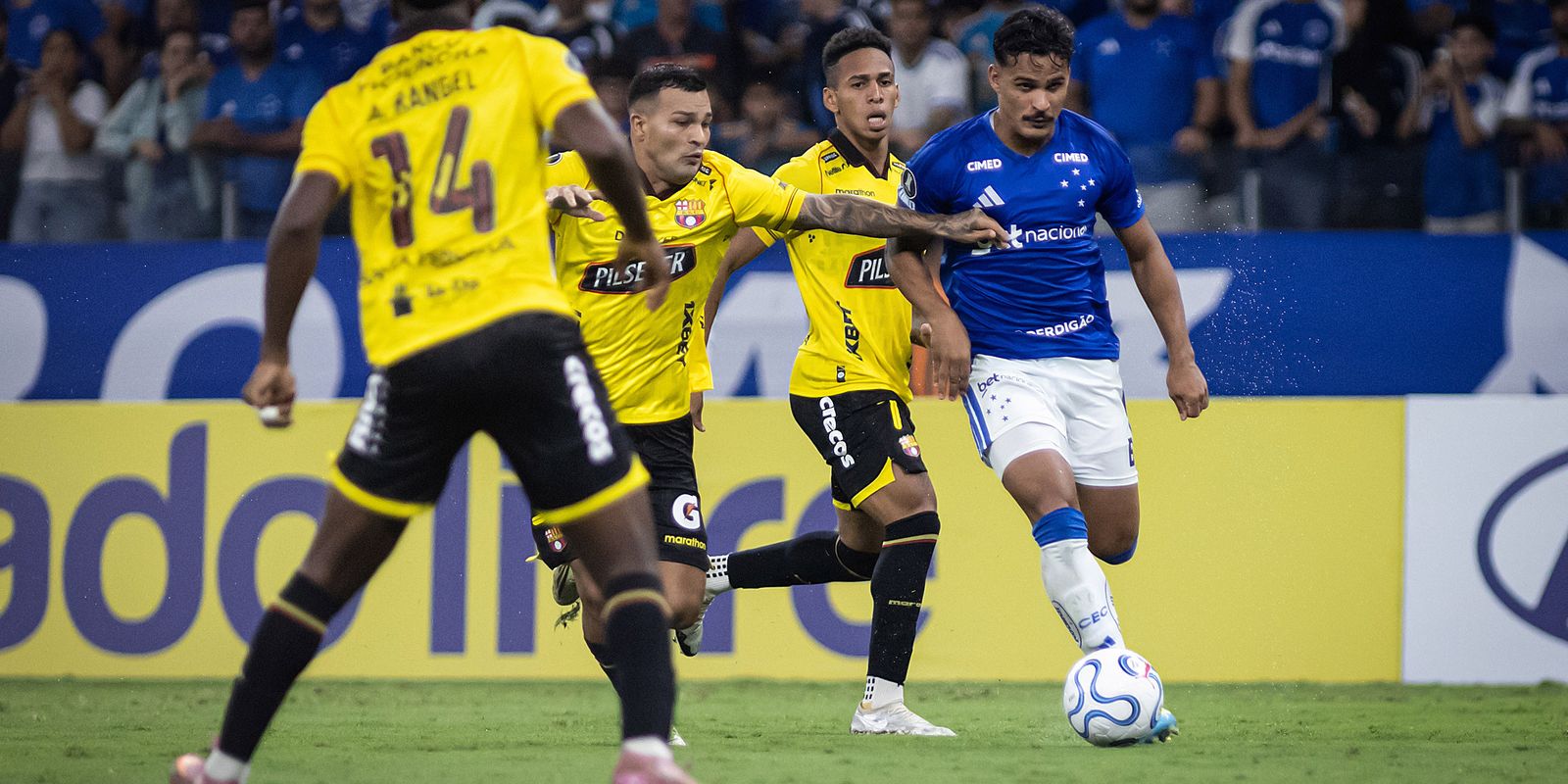 Futebol Brasileiro: Rumo à Copa de 2030 e a Necessidade de Renovação no Meio-Campo