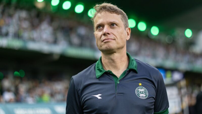 Vasco busca novo técnico e mira Fernando Seabra do Coritiba
