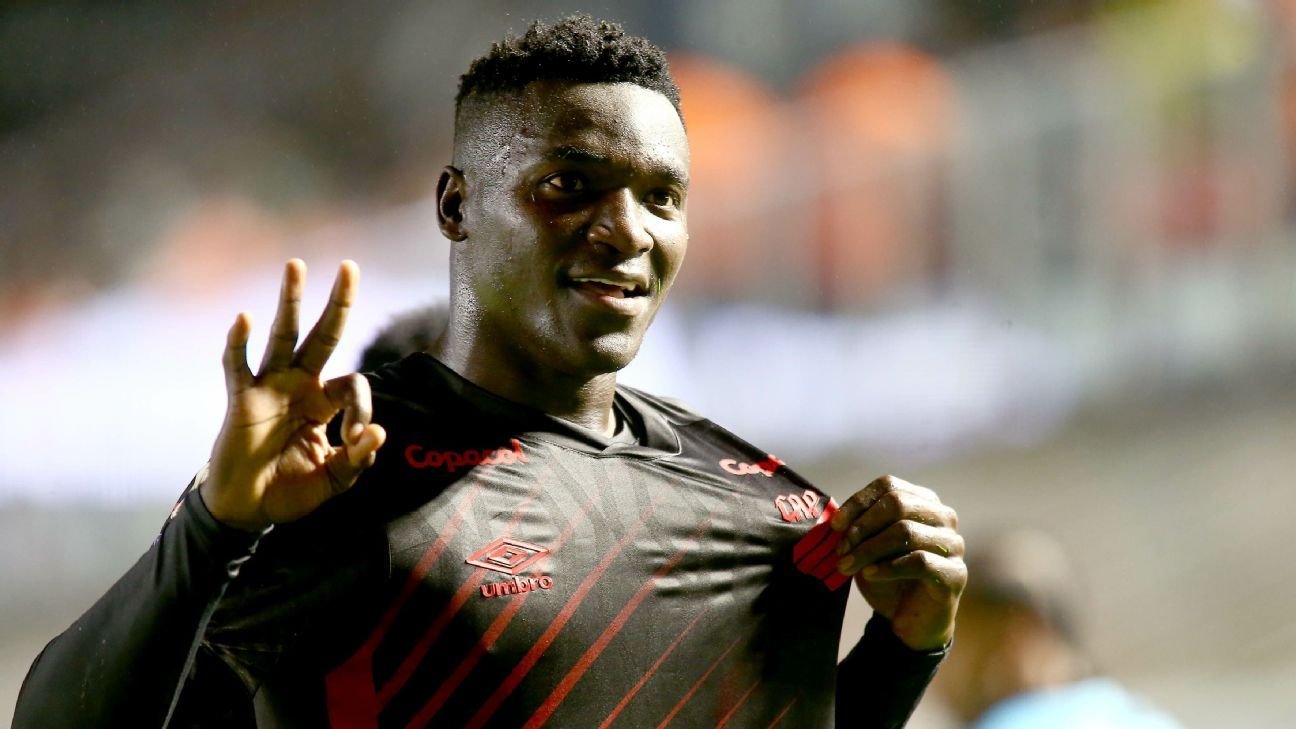 Viveros se destaca na artilharia e assume a liderança da Bola de Ouro